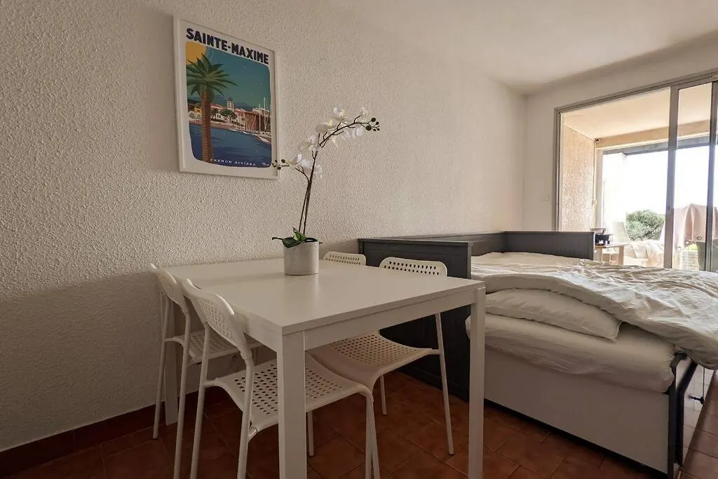 Appartement Vue Mer Magnifique Grande Terrasse - Deco Cosy サント・マキシム